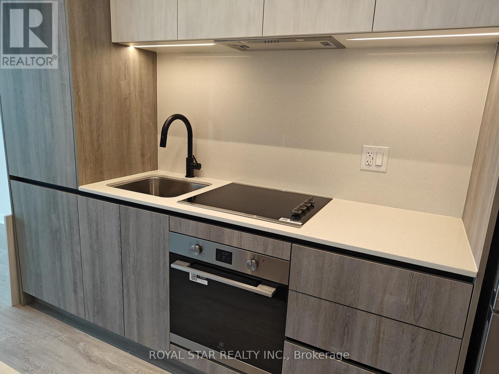 611 - 2495 Eglinton Avenue, Mississauga (Central Erin Mills), Ontario  L5M 2T2 - Photo 4 - W12214345