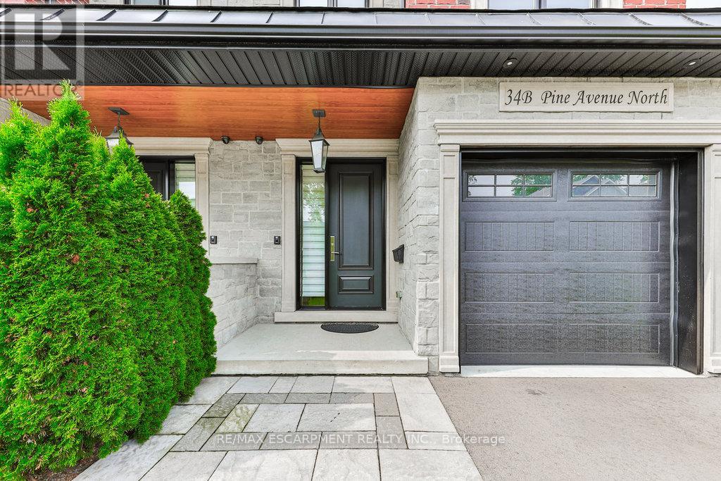 34b Pine Avenue N, Mississauga, Ontario  L5H 2P8 - Photo 3 - W12217556