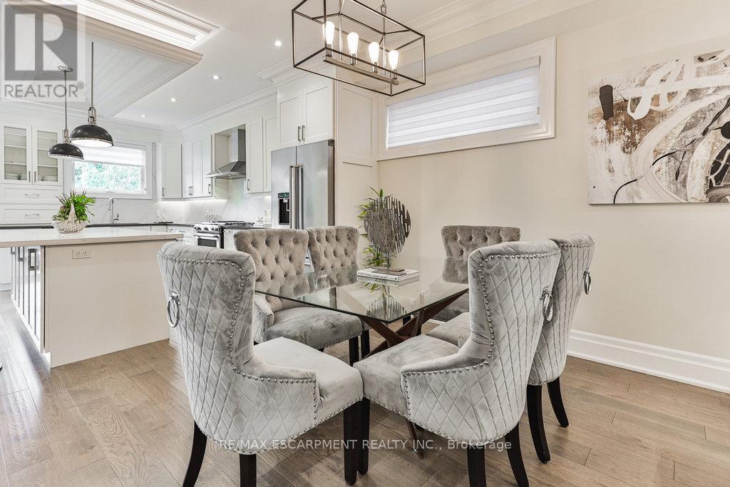 34b Pine Avenue N, Mississauga, Ontario  L5H 2P8 - Photo 7 - W12217556