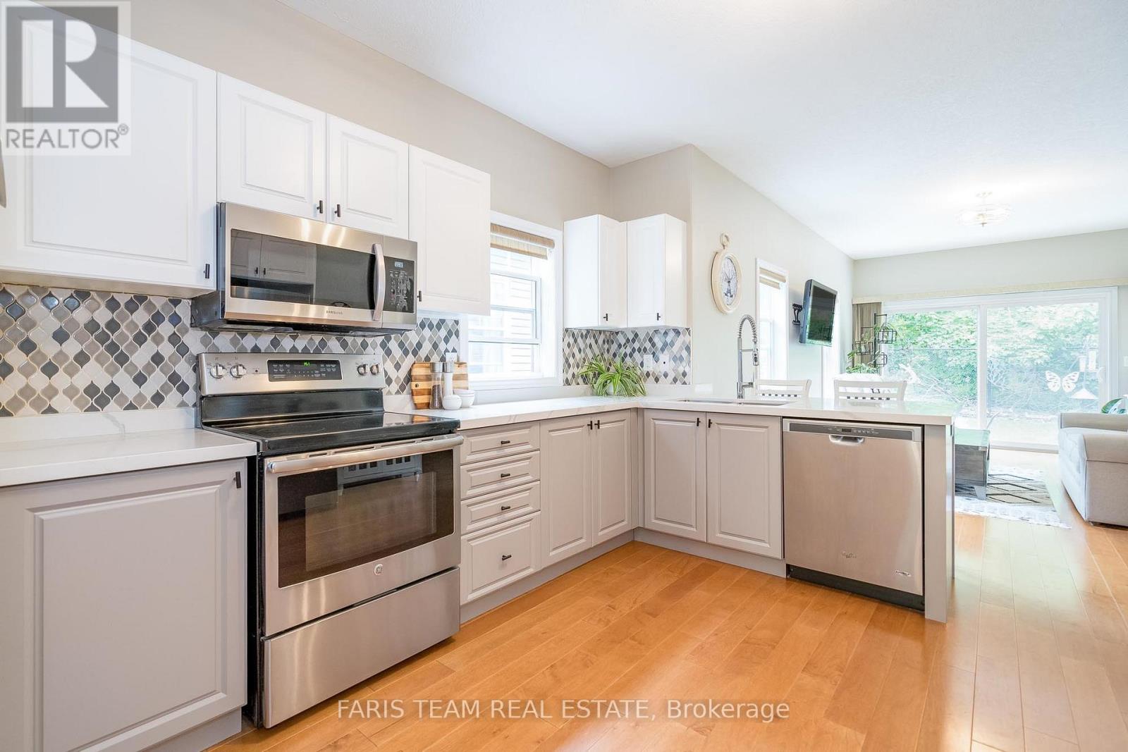 46 Isabella Drive, Orillia, Ontario  L3V 0E2 - Photo 3 - S12218120