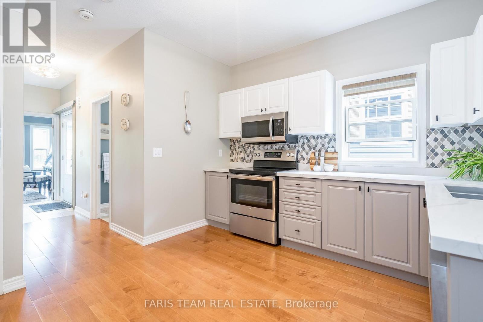 46 Isabella Drive, Orillia, Ontario  L3V 0E2 - Photo 4 - S12218120
