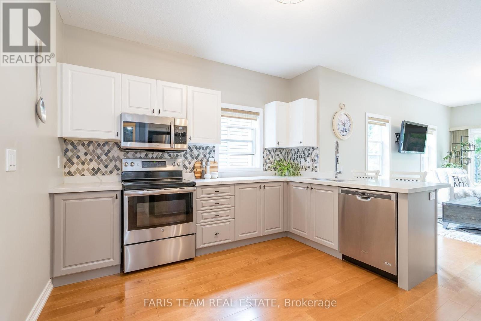 46 Isabella Drive, Orillia, Ontario  L3V 0E2 - Photo 5 - S12218120