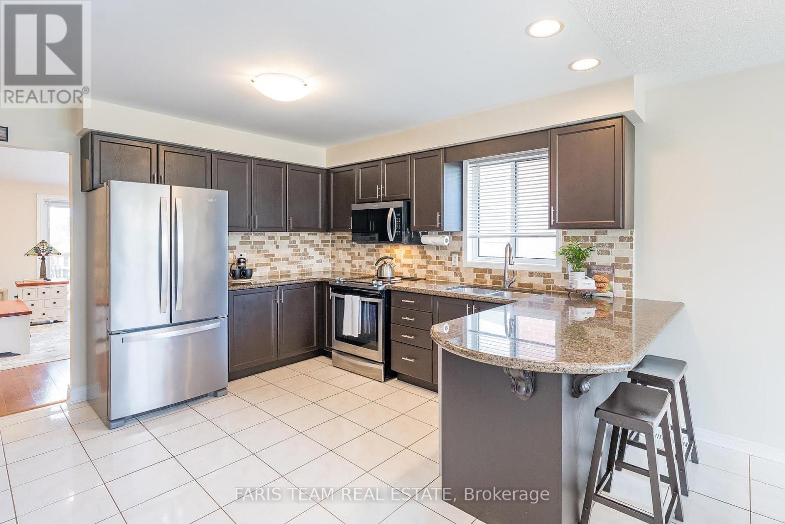 302 Cox Mill Road, Barrie, Ontario  L4N 8V3 - Photo 4 - S12218163