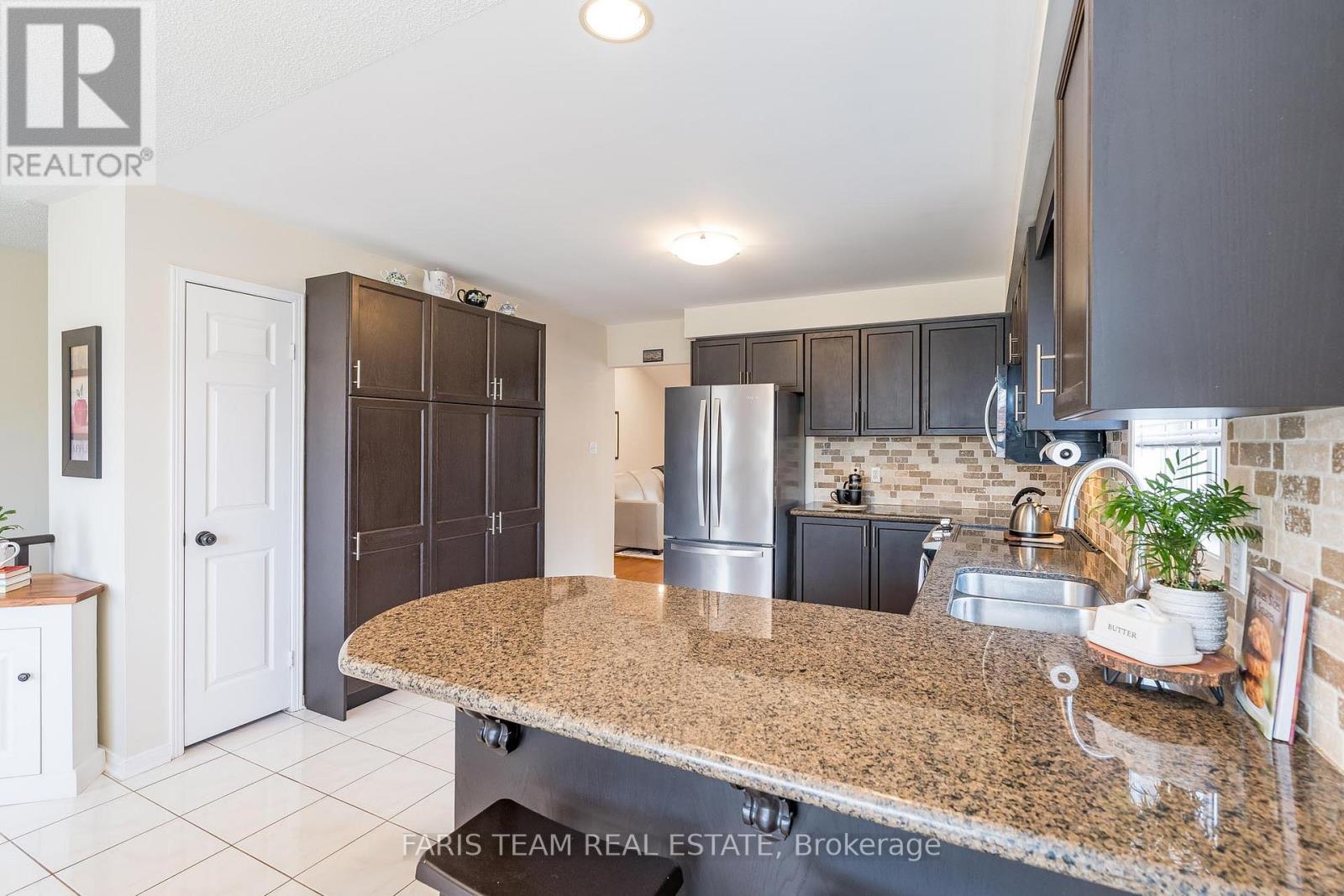302 Cox Mill Road, Barrie, Ontario  L4N 8V3 - Photo 5 - S12218163