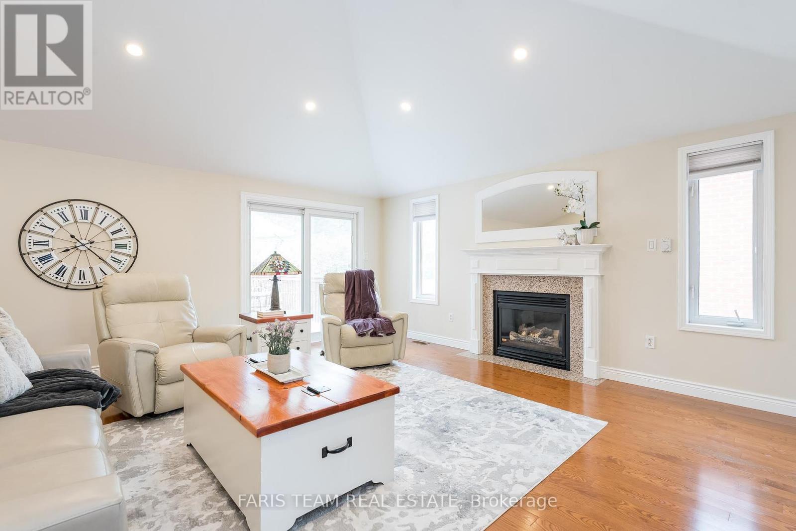 302 Cox Mill Road, Barrie, Ontario  L4N 8V3 - Photo 9 - S12218163