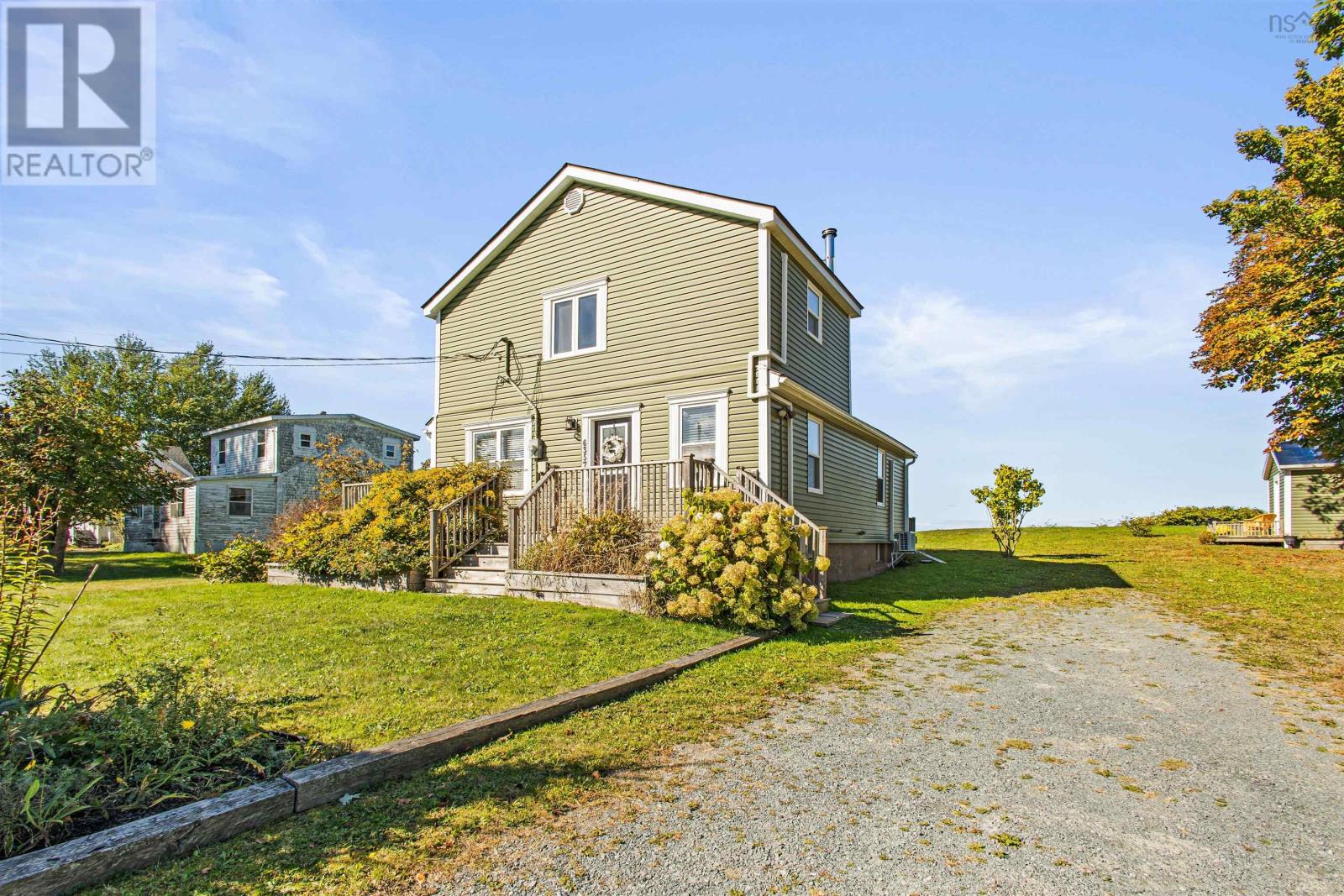6357 Highway 215, Cheverie, Nova Scotia  B0N 2A0 - Photo 2 - 202510212