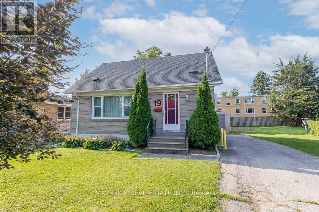 19 COYNE STREET, St. Thomas, Ontario