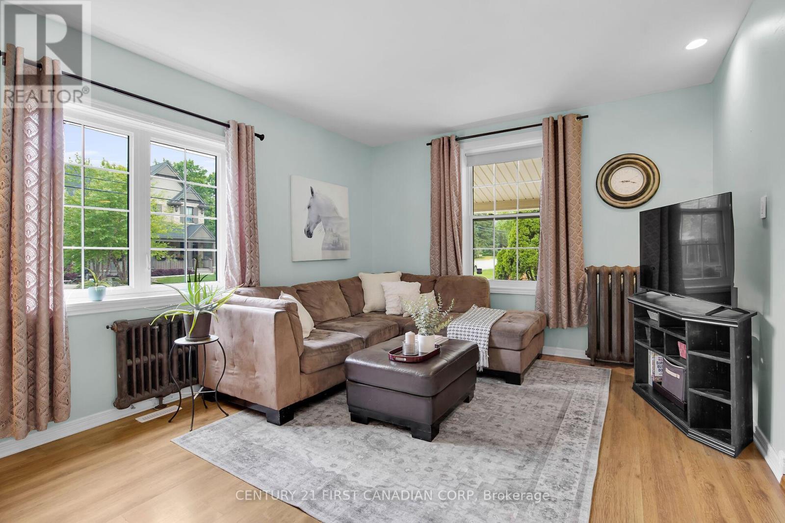 425 Old Wonderland Road, London South (South N), Ontario  N6K 3R1 - Photo 11 - X12218245