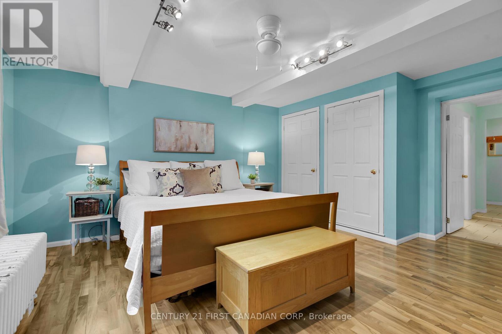 425 Old Wonderland Road, London South (South N), Ontario  N6K 3R1 - Photo 19 - X12218245