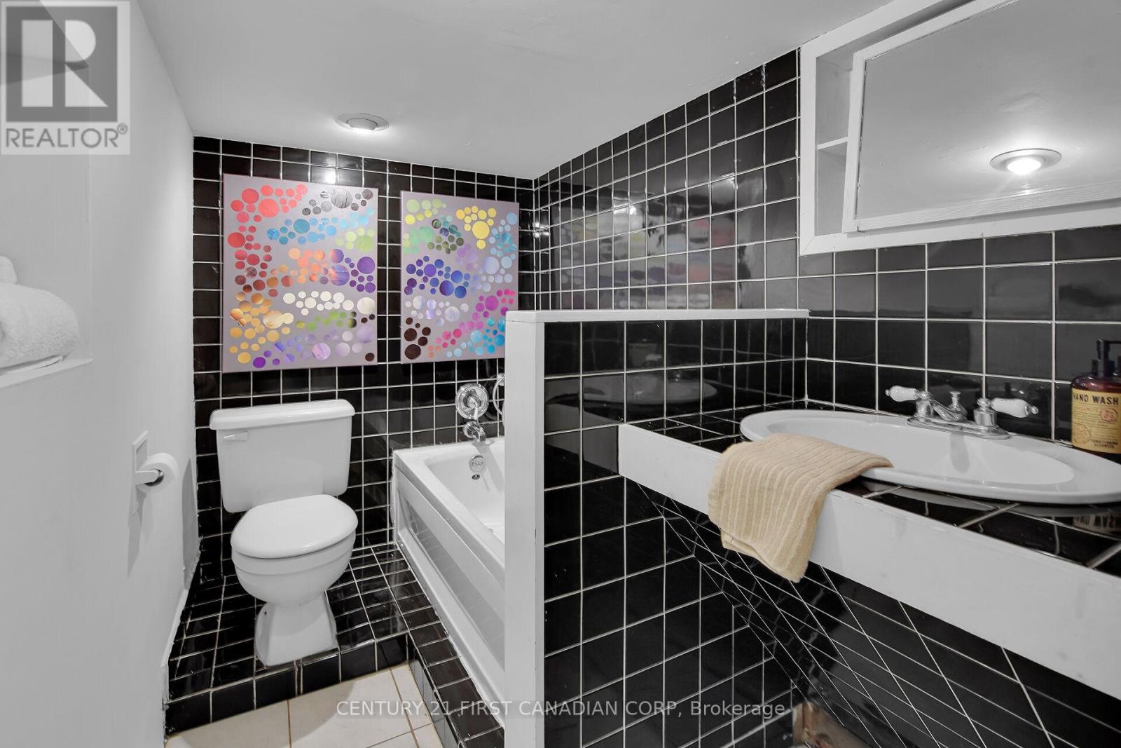 425 Old Wonderland Road, London South (South N), Ontario  N6K 3R1 - Photo 27 - X12218245