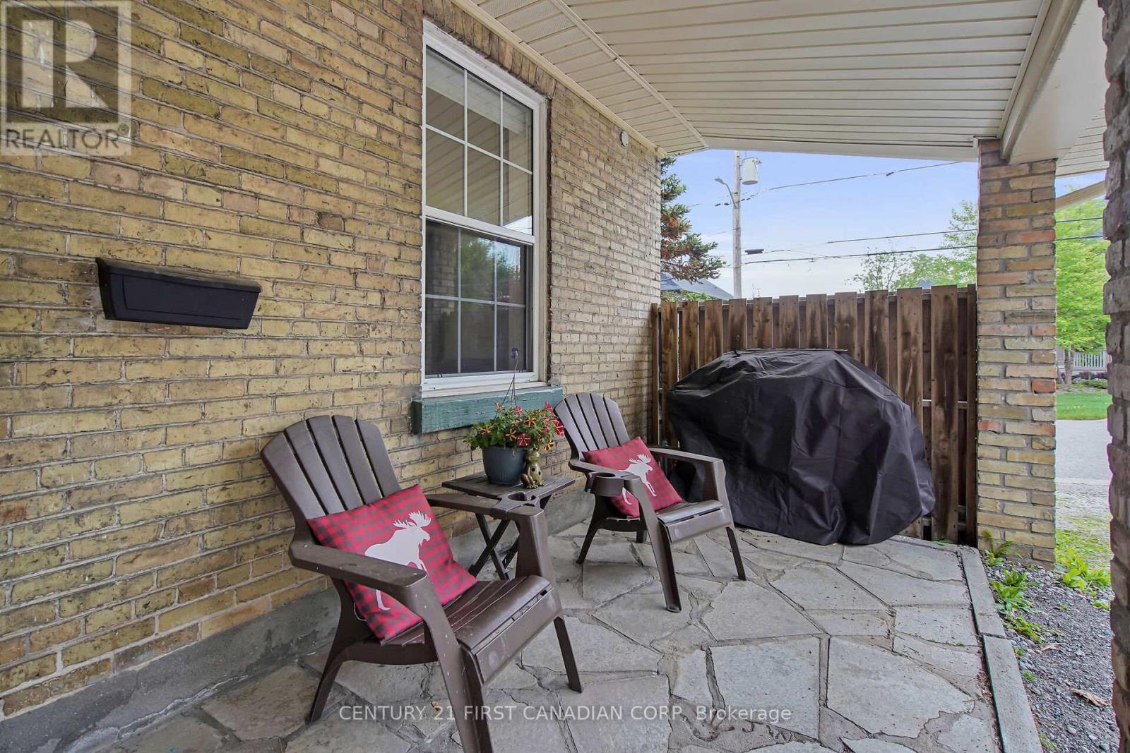 425 Old Wonderland Road, London South (South N), Ontario  N6K 3R1 - Photo 4 - X12218245