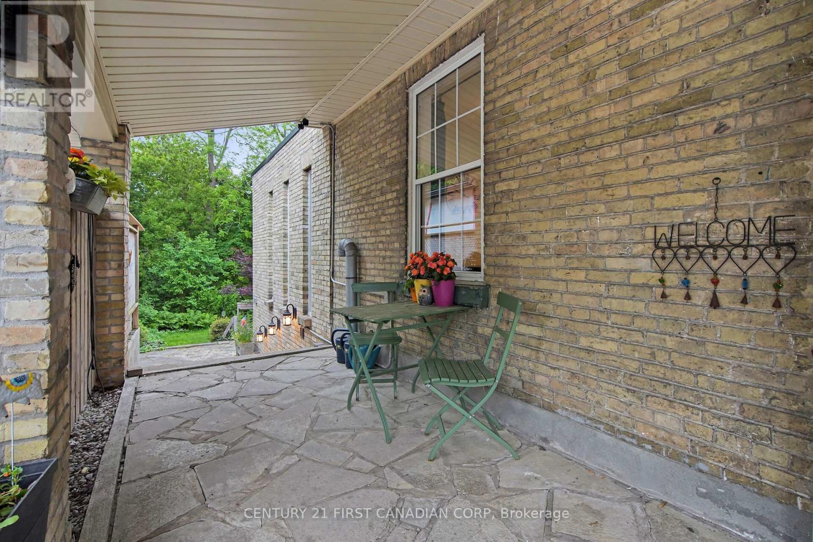 425 Old Wonderland Road, London South (South N), Ontario  N6K 3R1 - Photo 5 - X12218245