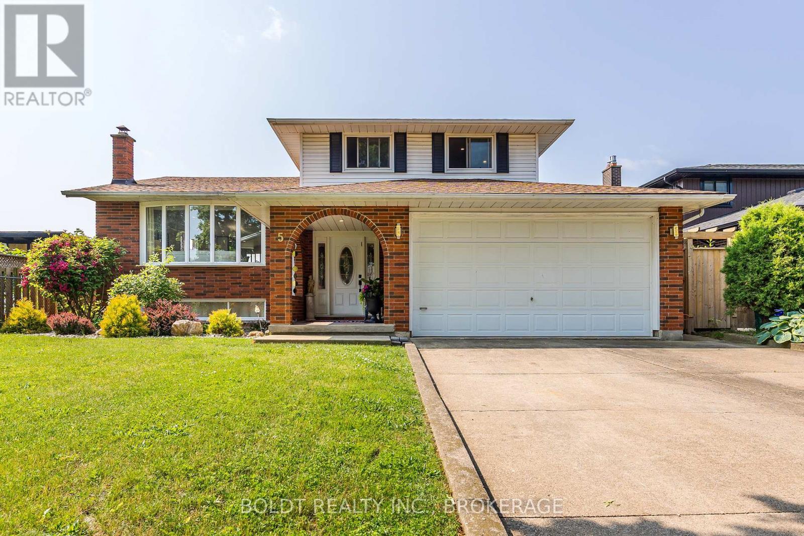 5 WOODGARDEN COURT, St. Catharines, Ontario
