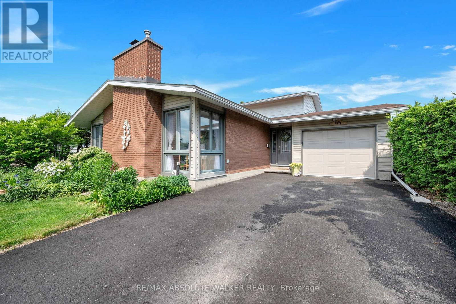 1881 Greenacre Crescent, Ottawa, Ontario  K1J 6S7 - Photo 1 - X12218220