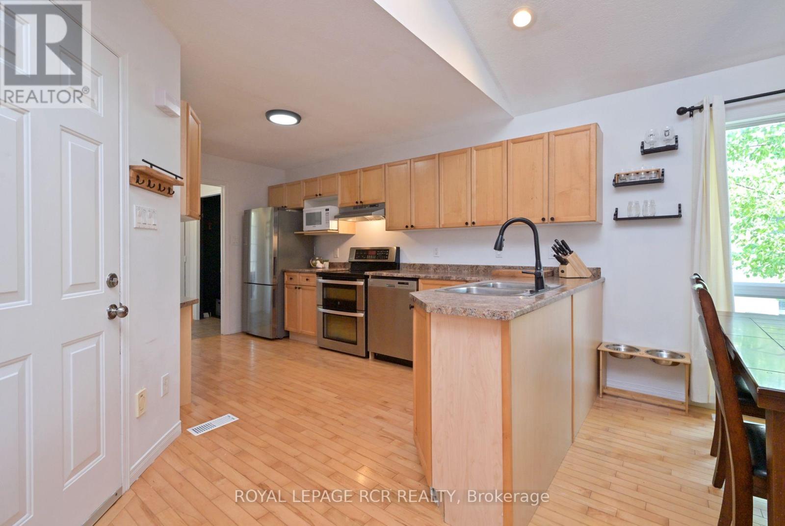 16 Hunter Road, Orangeville, Ontario  L9W 5G1 - Photo 17 - W12218113