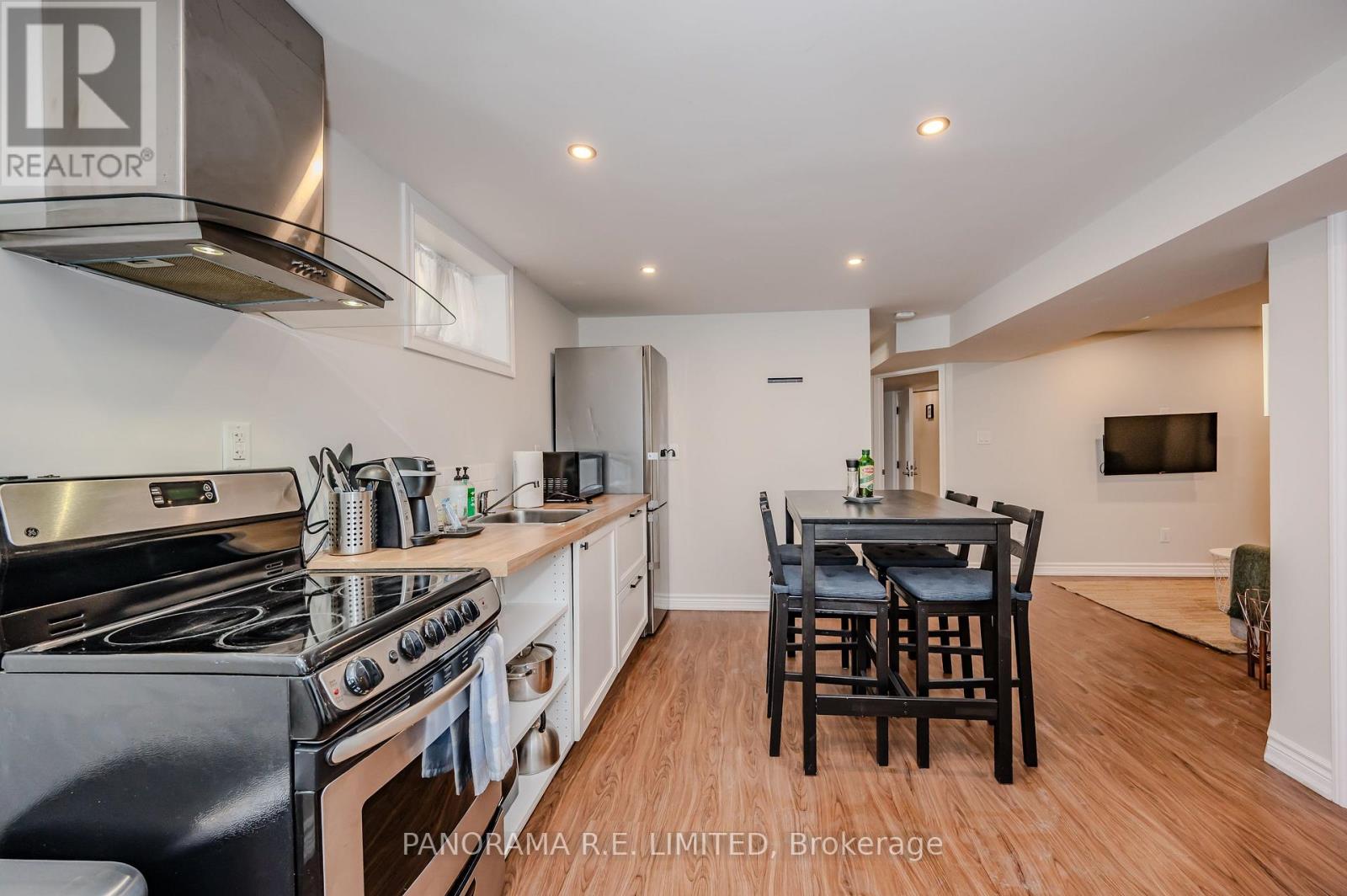 2 - 12 Arkley Crescent, Toronto, Ontario  M9R 3S3 - Photo 4 - W12218129
