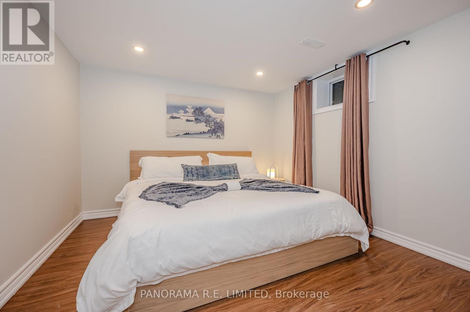 2 - 12 Arkley Crescent, Toronto, Ontario  M9R 3S3 - Photo 5 - W12218129