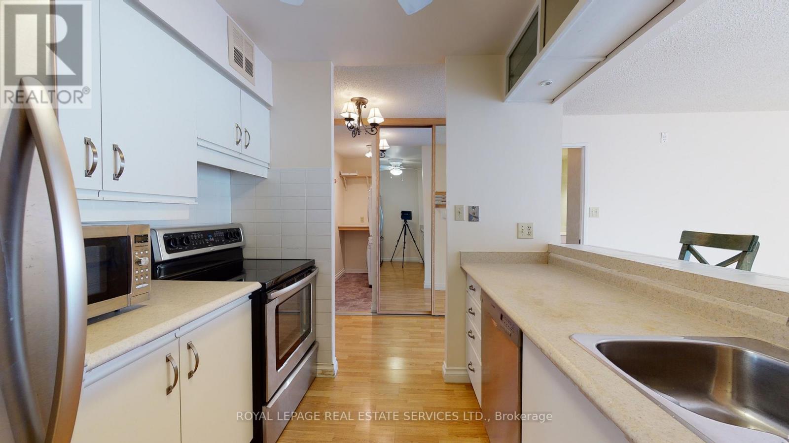 1024 - 22 Southport Street, Toronto, Ontario  M6S 4Y9 - Photo 8 - W12218158