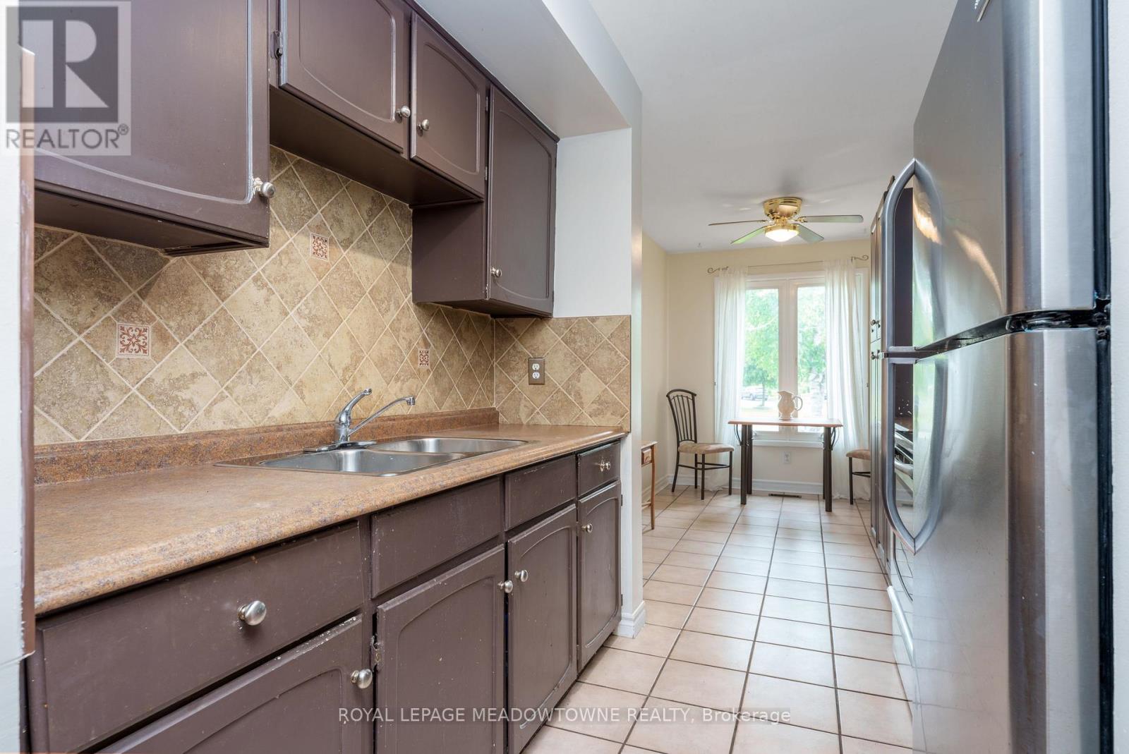 48 Elmvale Avenue, Brampton, Ontario  L6Z 1A5 - Photo 10 - W12218161
