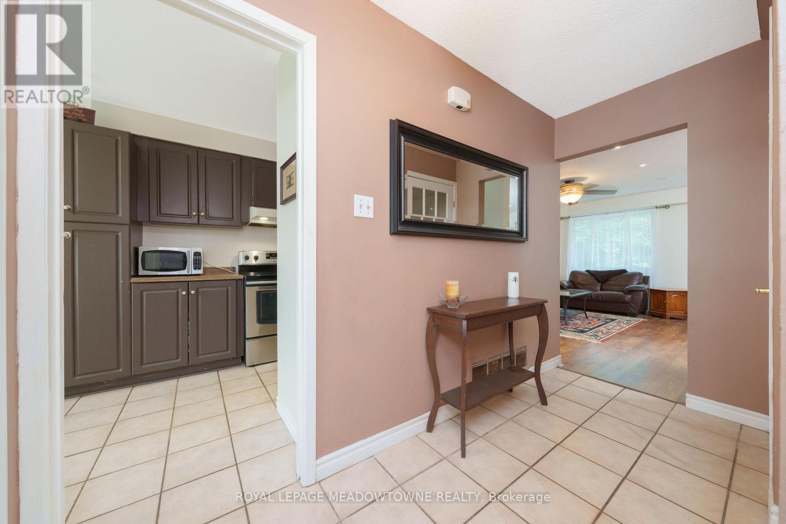 48 Elmvale Avenue, Brampton, Ontario  L6Z 1A5 - Photo 6 - W12218161