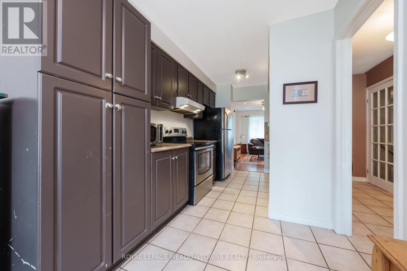 48 Elmvale Avenue, Brampton, Ontario  L6Z 1A5 - Photo 7 - W12218161