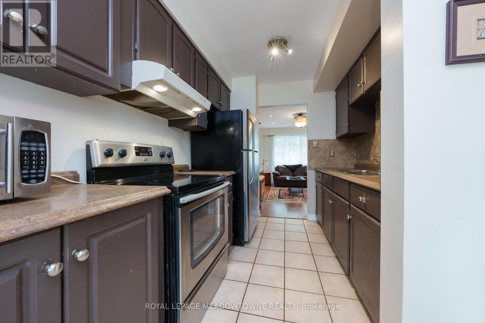 48 Elmvale Avenue, Brampton, Ontario  L6Z 1A5 - Photo 8 - W12218161