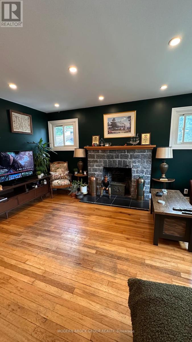 22 Mccready Street, Brockville, Ontario  K6V 5N3 - Photo 5 - X12218202