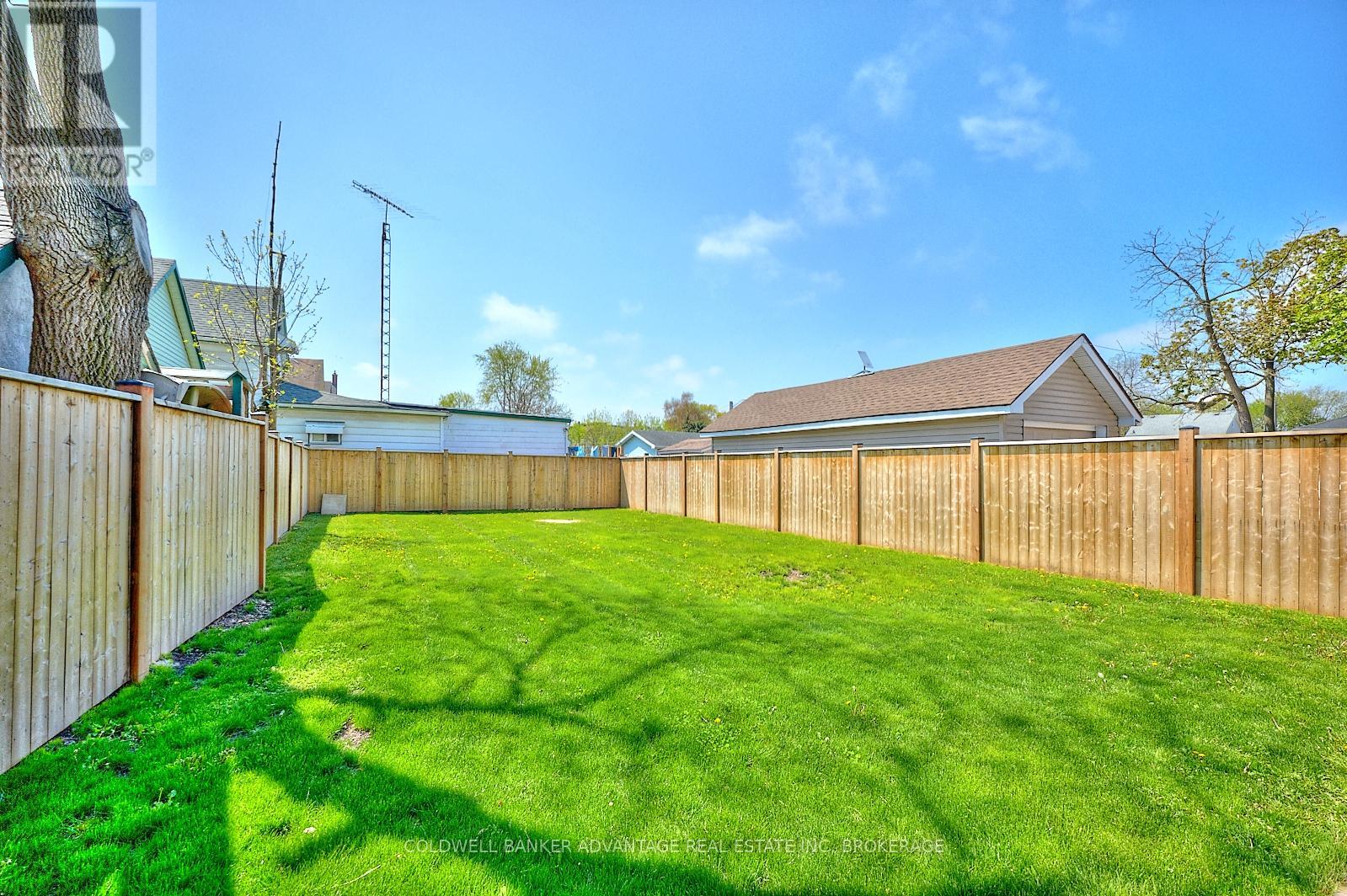 Property at 189 YOUNG STREET image 3