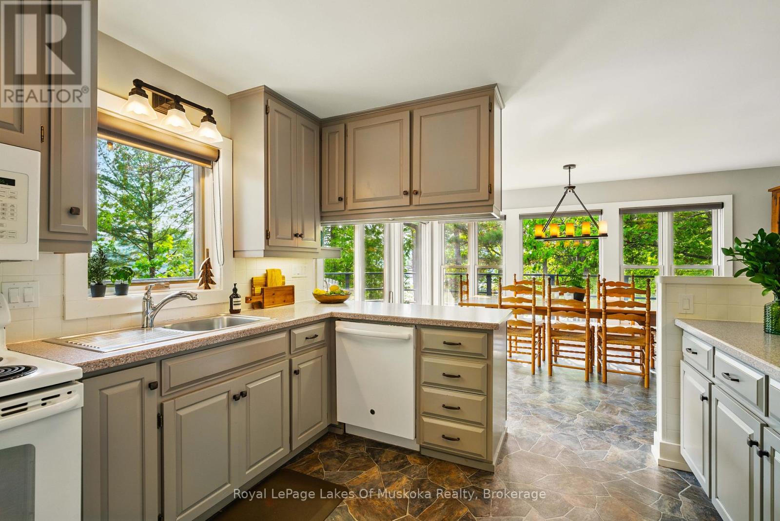1162-2 Osborne Point Road, Lake Of Bays (Franklin), Ontario  P0H 0A9 - Photo 19 - X12218234