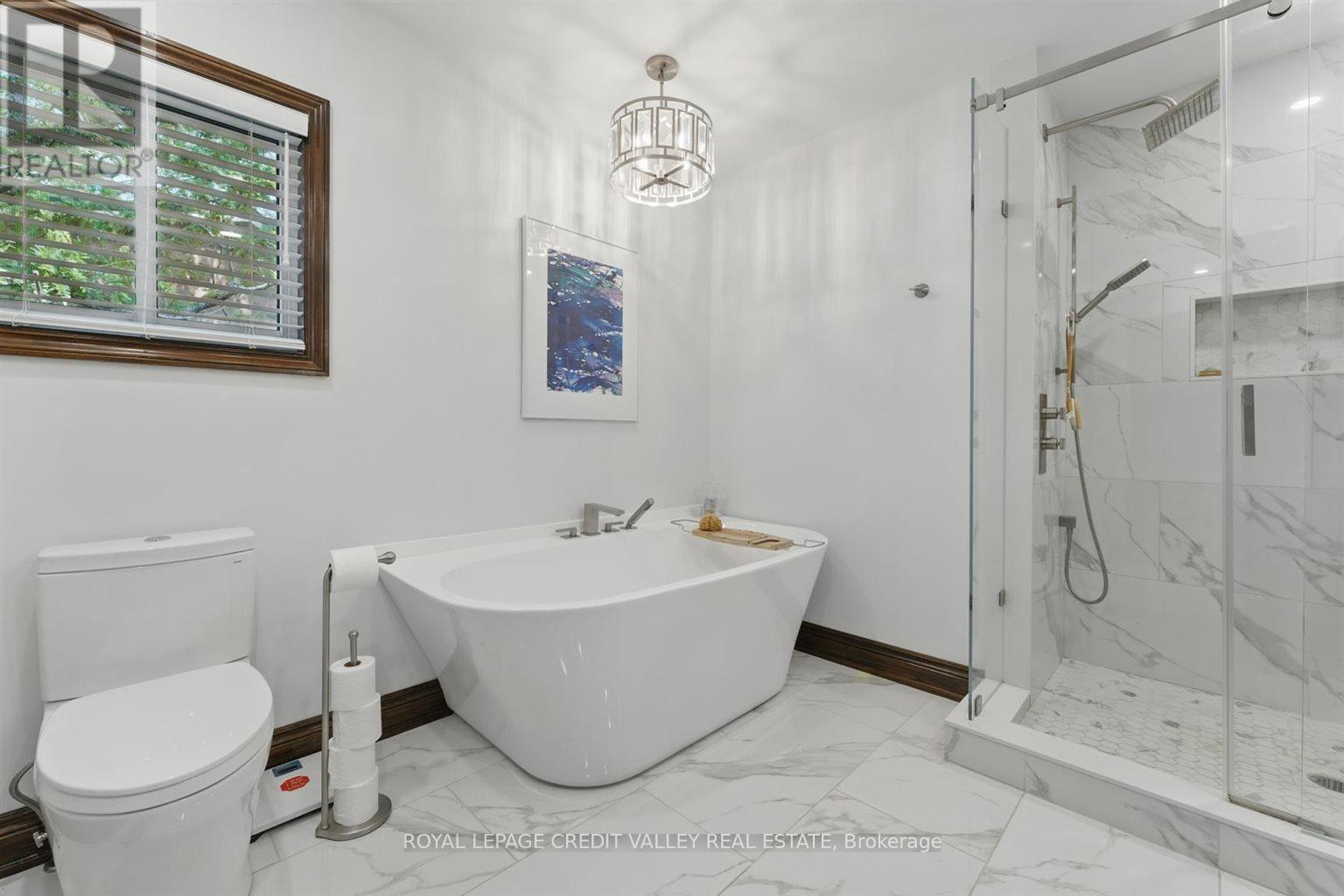 32 Hall Crescent, Brampton, Ontario  L6X 3J7 - Photo 20 - W12217523