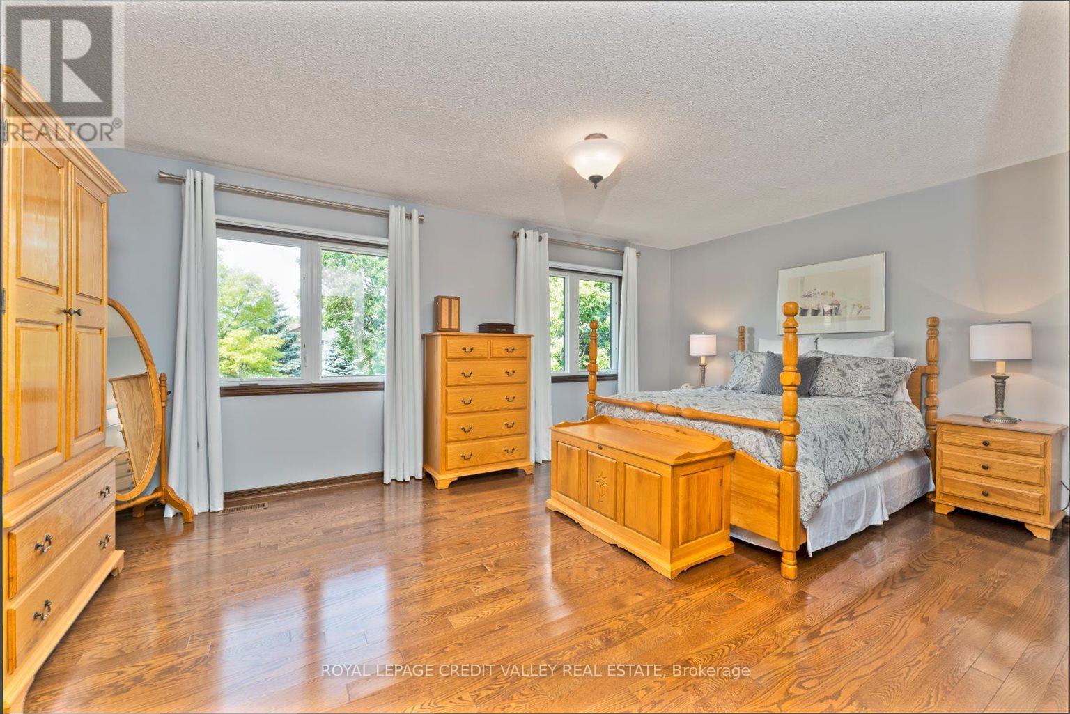 32 Hall Crescent, Brampton, Ontario  L6X 3J7 - Photo 18 - W12217523