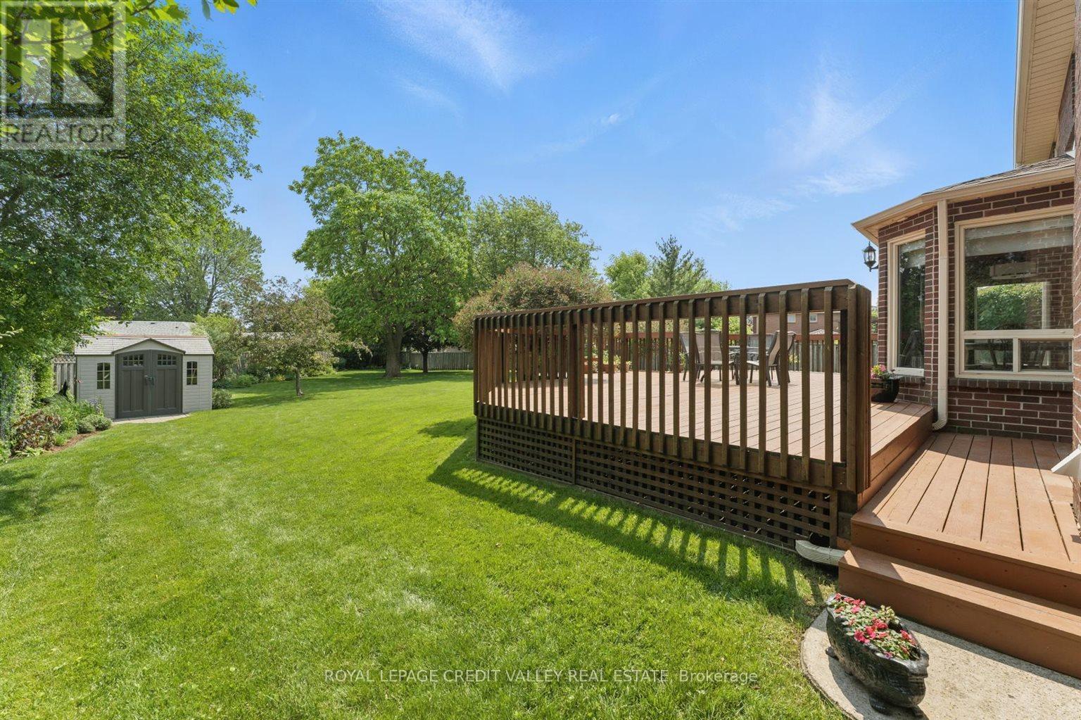 32 Hall Crescent, Brampton, Ontario  L6X 3J7 - Photo 34 - W12217523