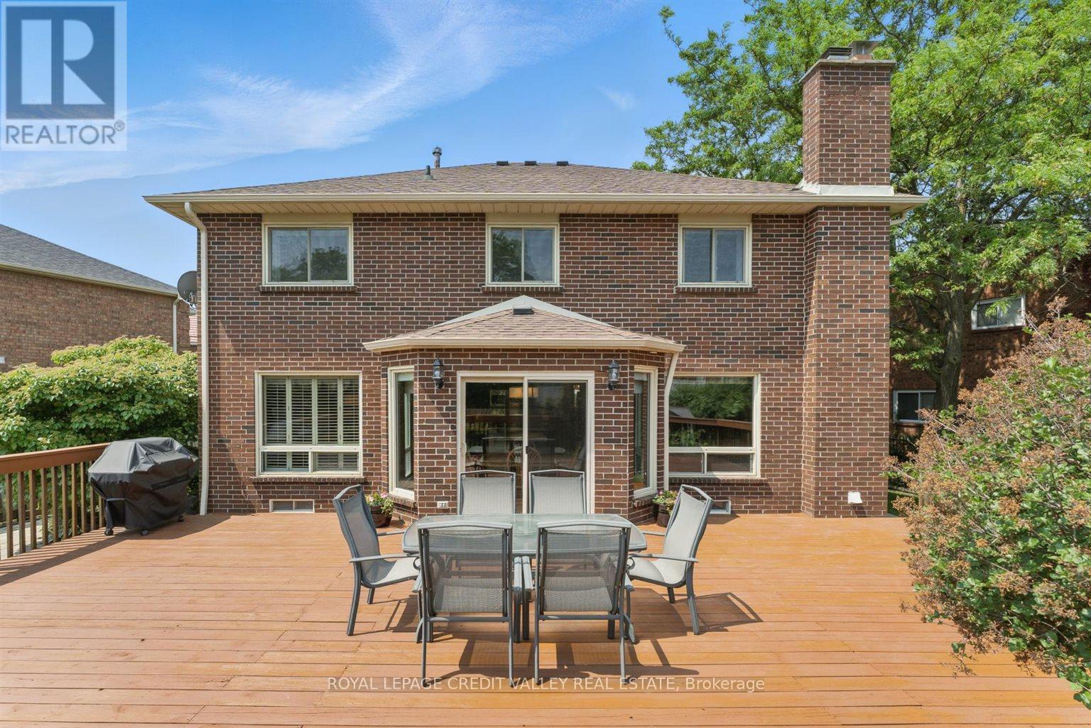 32 Hall Crescent, Brampton, Ontario  L6X 3J7 - Photo 30 - W12217523