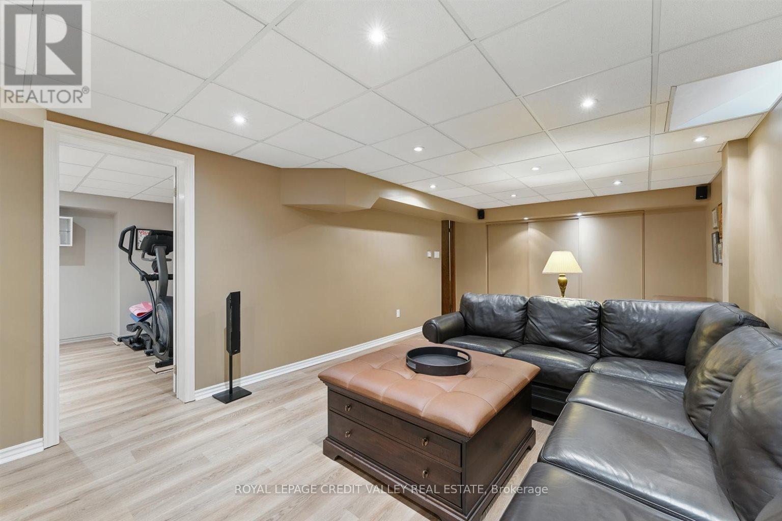 32 Hall Crescent, Brampton, Ontario  L6X 3J7 - Photo 28 - W12217523