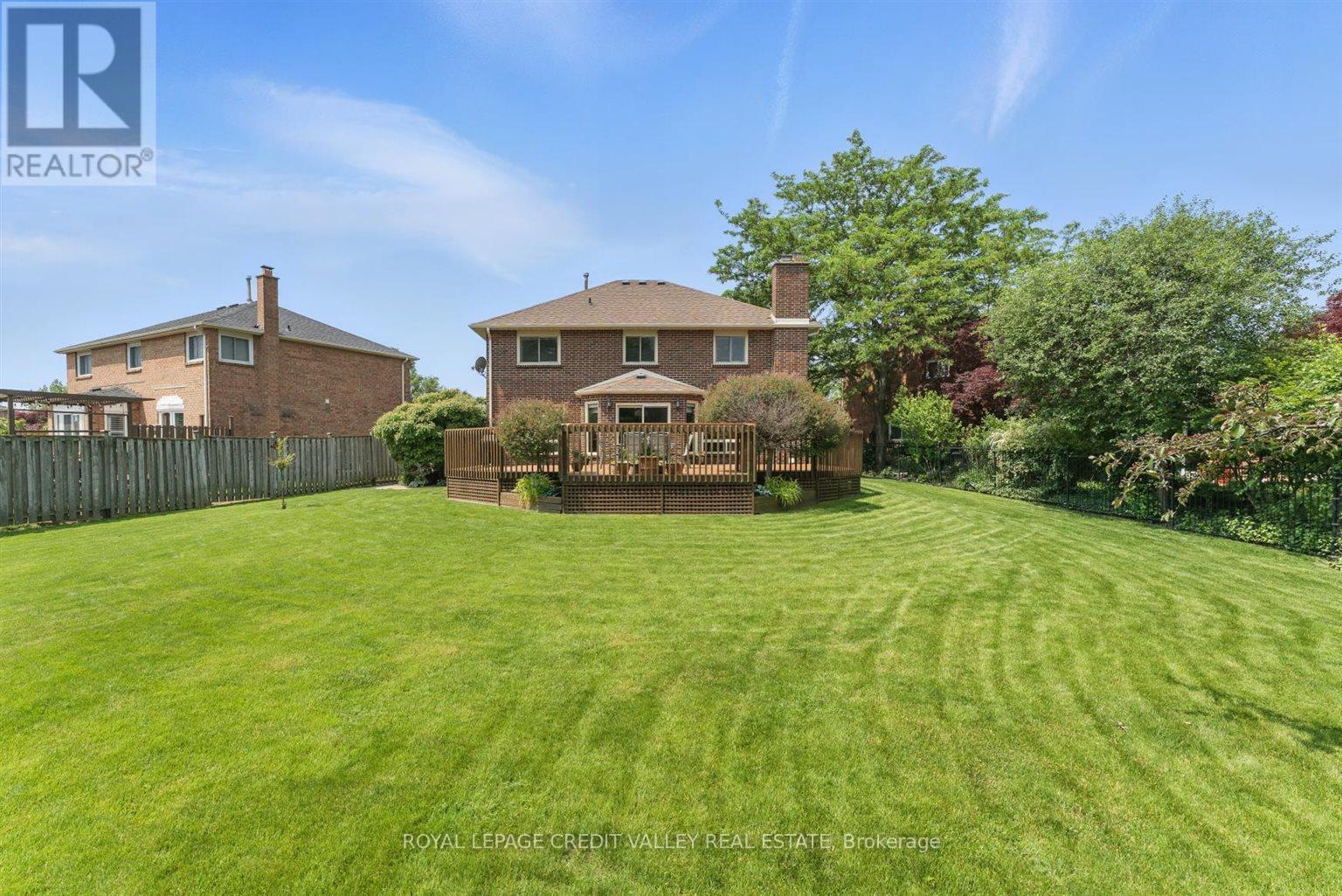32 Hall Crescent, Brampton, Ontario  L6X 3J7 - Photo 35 - W12217523