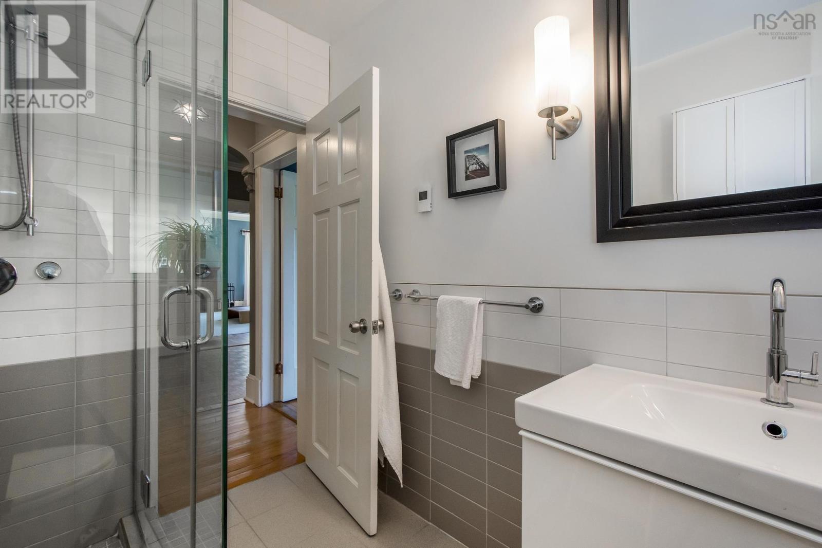 1589 Larch Street, Halifax, Nova Scotia  B3H 3W9 - Photo 28 - 202514411