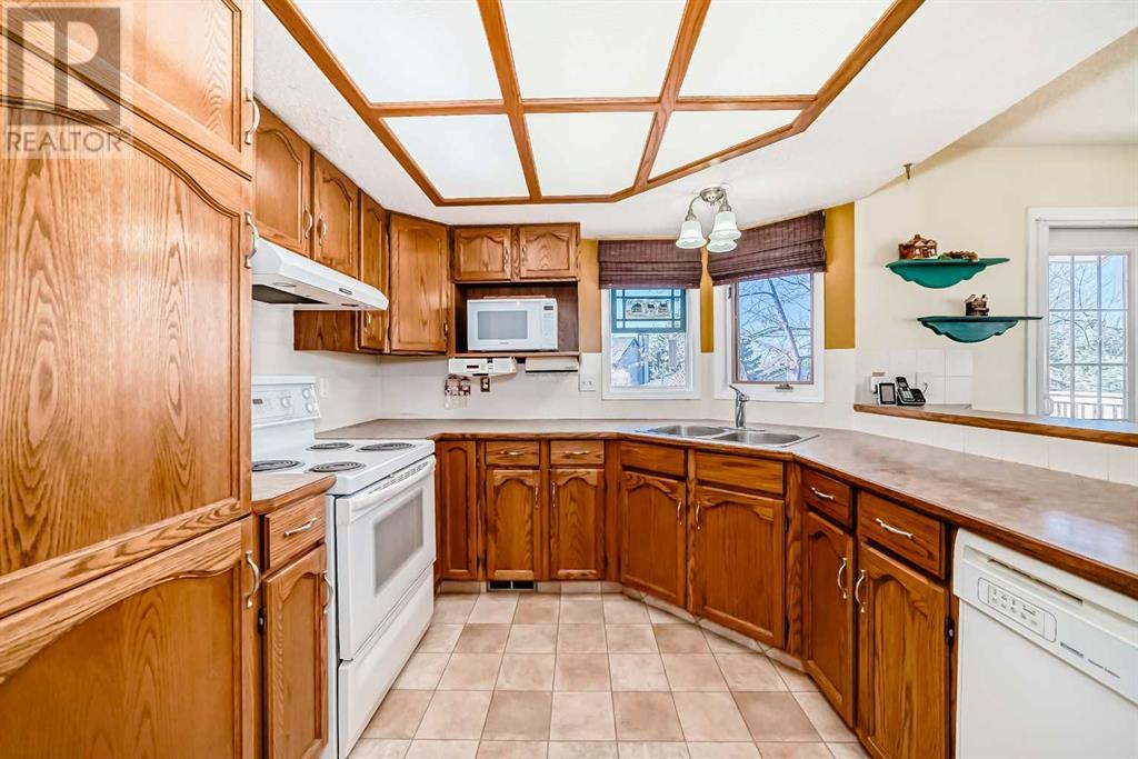 Property at 105 Welch Place image 4