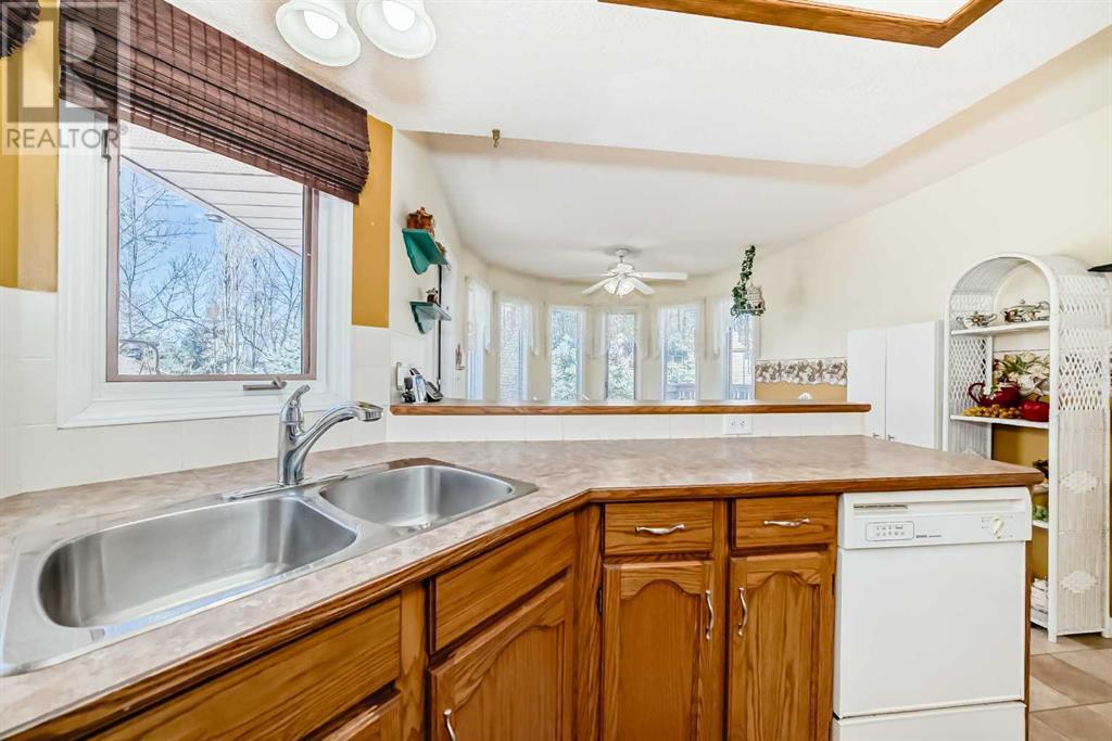 Property at 105 Welch Place image 5
