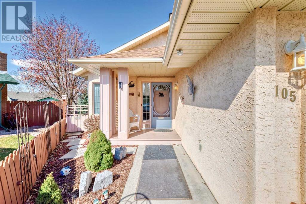 Property at 105 Welch Place image 2
