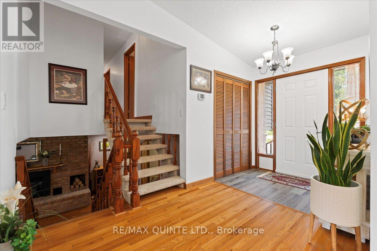 338 Sunrise Drive, Prince Edward County, Ontario  K8N 4Z7 - Photo 13 - X12218231