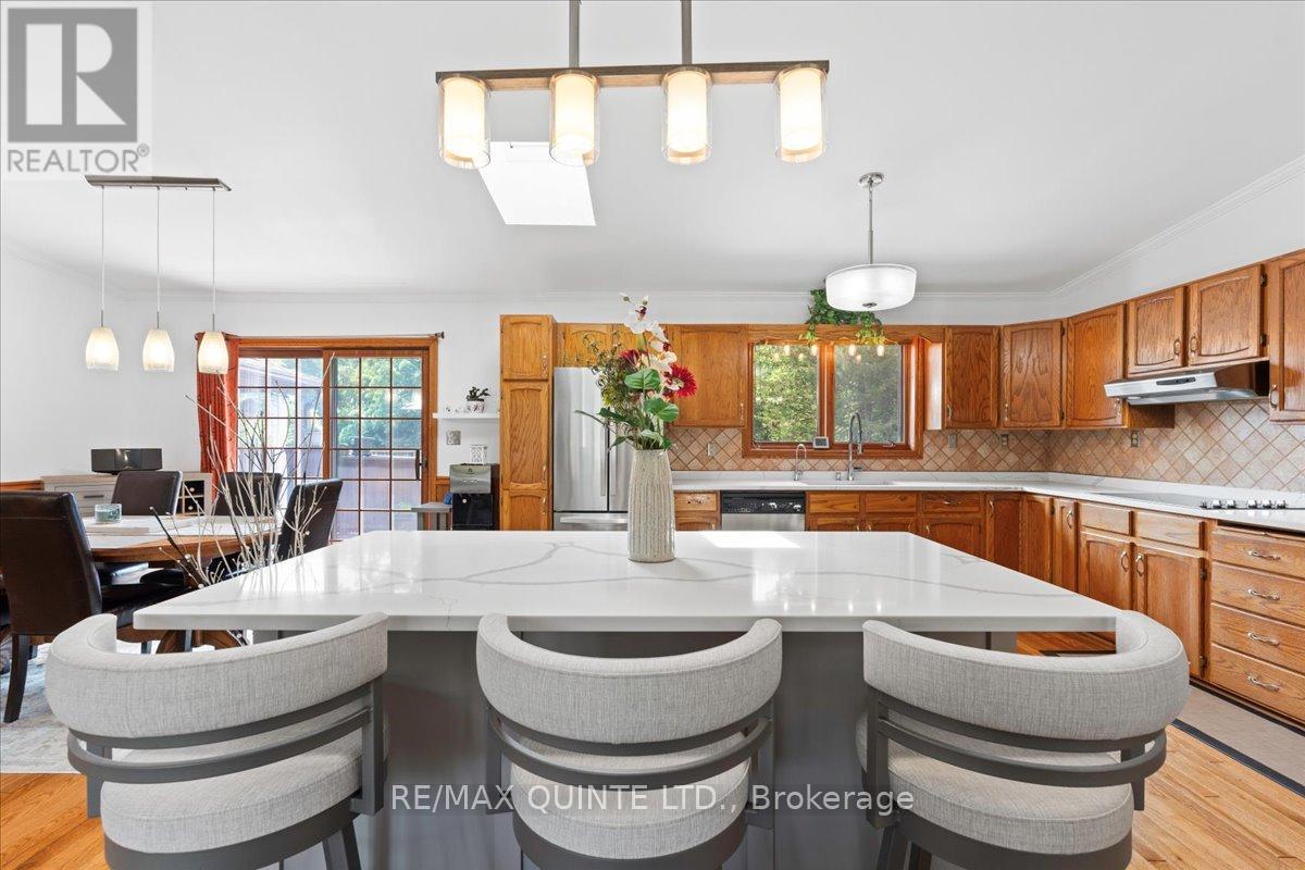 338 Sunrise Drive, Prince Edward County, Ontario  K8N 4Z7 - Photo 19 - X12218231