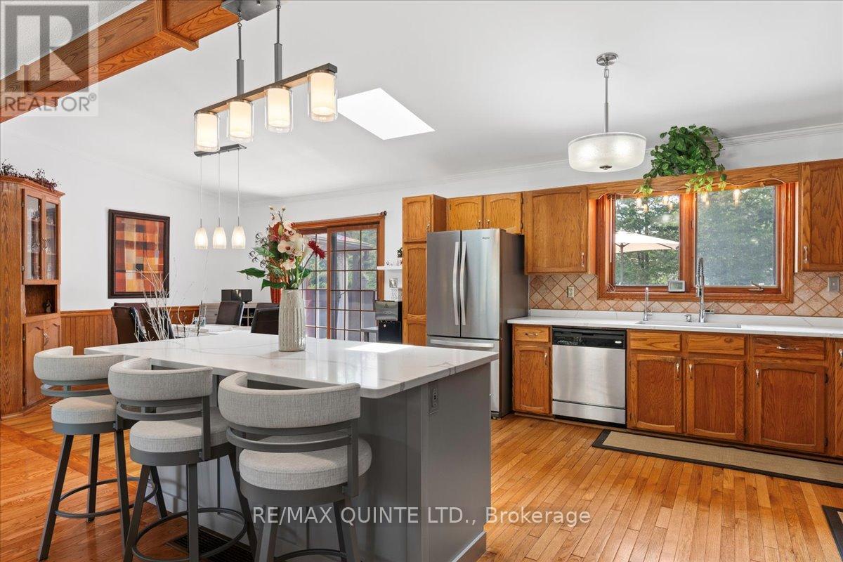 338 Sunrise Drive, Prince Edward County, Ontario  K8N 4Z7 - Photo 20 - X12218231