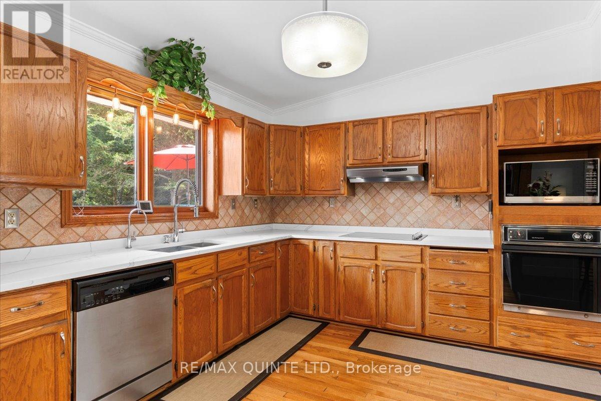 338 Sunrise Drive, Prince Edward County, Ontario  K8N 4Z7 - Photo 22 - X12218231