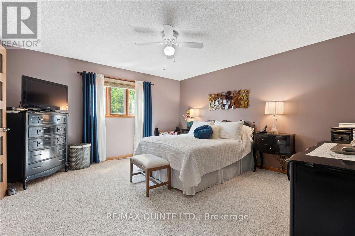 338 Sunrise Drive, Prince Edward County, Ontario  K8N 4Z7 - Photo 29 - X12218231