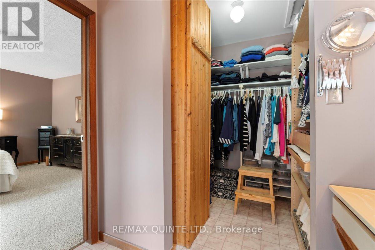 338 Sunrise Drive, Prince Edward County, Ontario  K8N 4Z7 - Photo 32 - X12218231