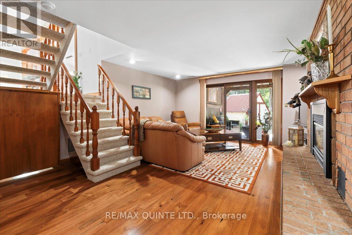 338 Sunrise Drive, Prince Edward County, Ontario  K8N 4Z7 - Photo 33 - X12218231