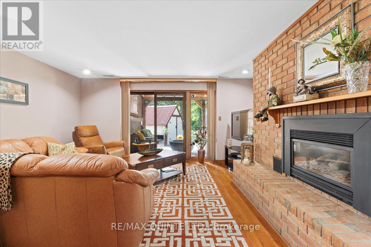 338 Sunrise Drive, Prince Edward County, Ontario  K8N 4Z7 - Photo 34 - X12218231