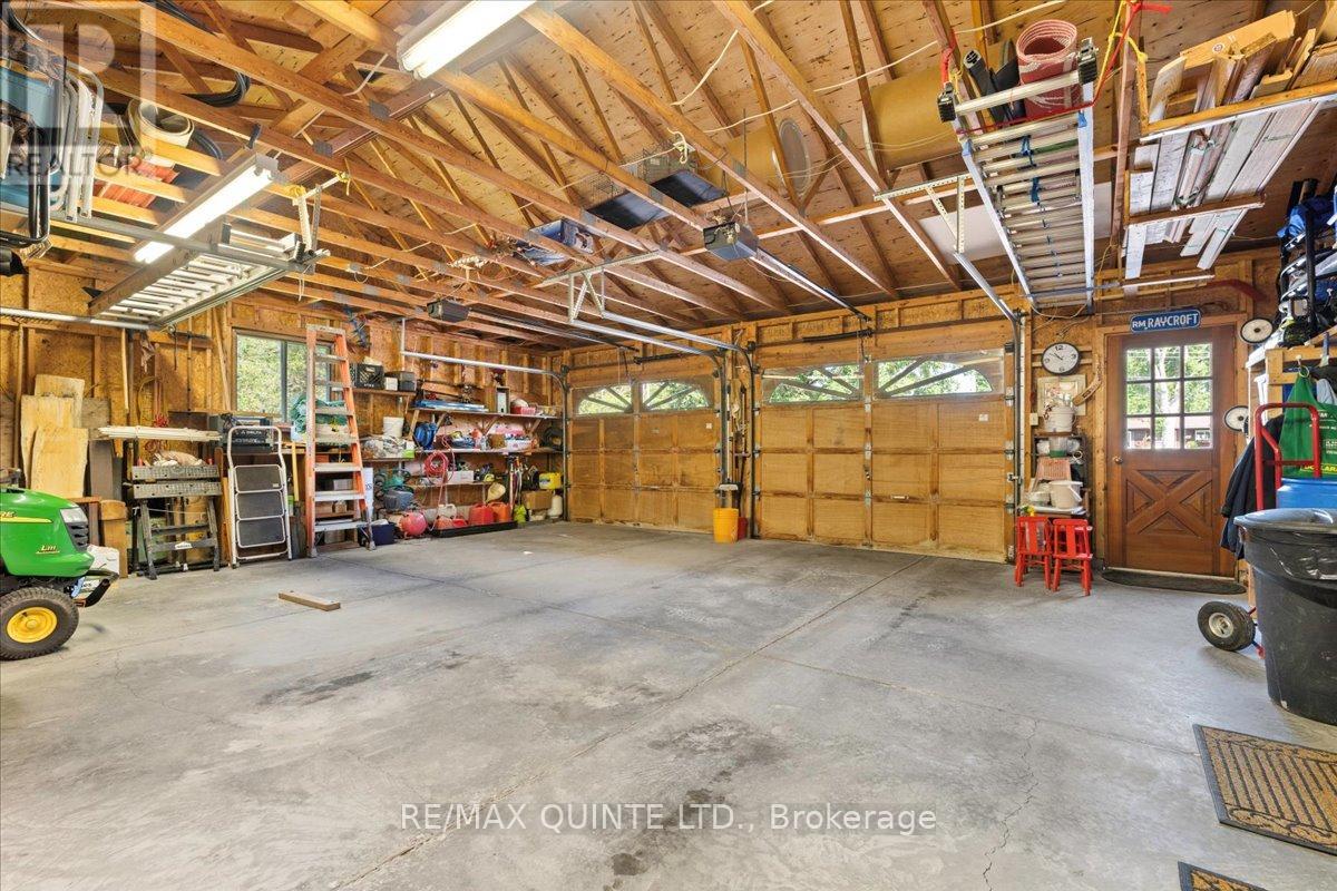 338 Sunrise Drive, Prince Edward County, Ontario  K8N 4Z7 - Photo 39 - X12218231