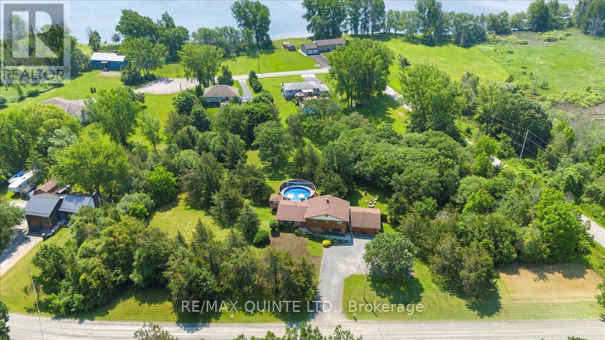 338 Sunrise Drive, Prince Edward County, Ontario  K8N 4Z7 - Photo 4 - X12218231