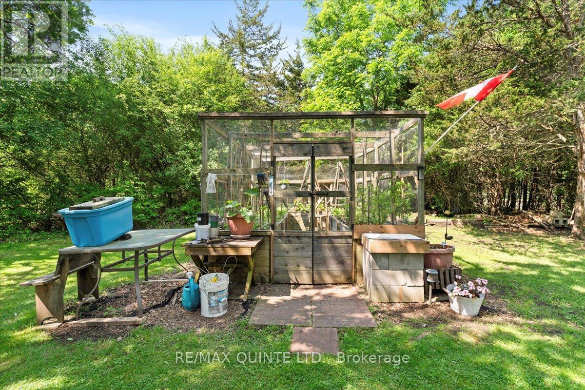 338 Sunrise Drive, Prince Edward County, Ontario  K8N 4Z7 - Photo 48 - X12218231